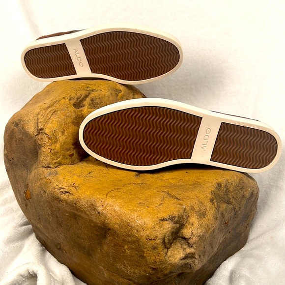 Casual shoes made by ALDO.  Two tone Canvas and Brown Leather.  Mens Size 11. - Picture 6 of 8